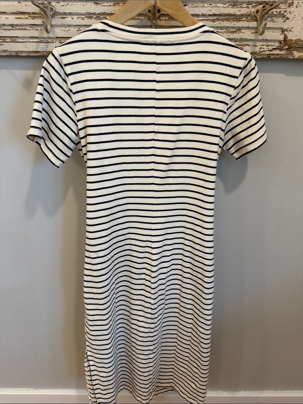 Evereve Striped Tie-Waist Midi Dress in Cream and Navy Size Large - Picture 3 of 8